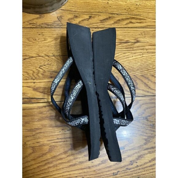 Teva Women's Mush Mandalyn Ola Flip Flop Size 10 Black Floral Strappy Wedge - Picture 3 of 7